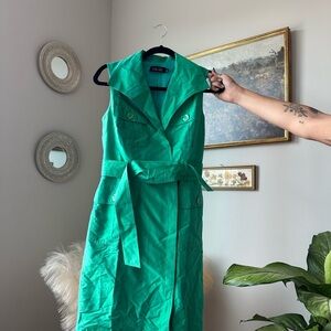 Teri Jon Sleeveless Belted Trench Dress – Emerald Green – Size 2
